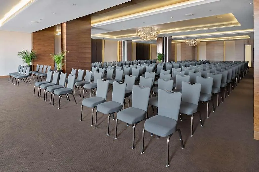 Radisson Blu Hotel. Dubai Waterfront Hotel