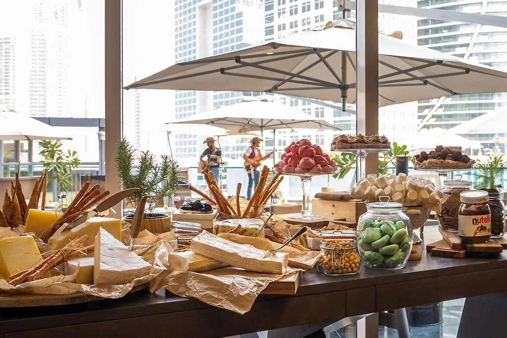 Radisson Blu Hotel. Dubai Waterfront