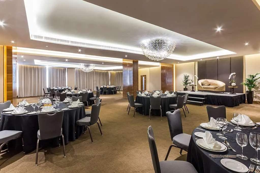 Radisson Blu Hotel. Dubai Waterfront
