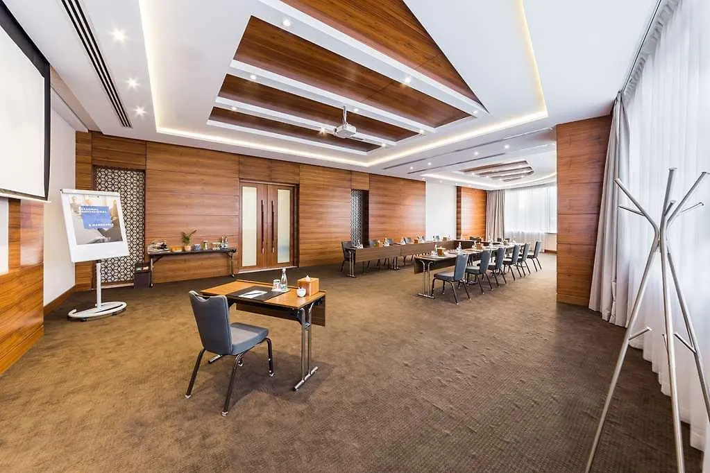 Radisson Blu Hotel. Dubai Waterfront 0*,