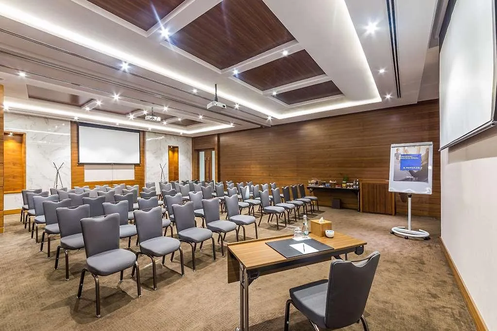 Radisson Blu Hotel. Dubai Waterfront Hotel