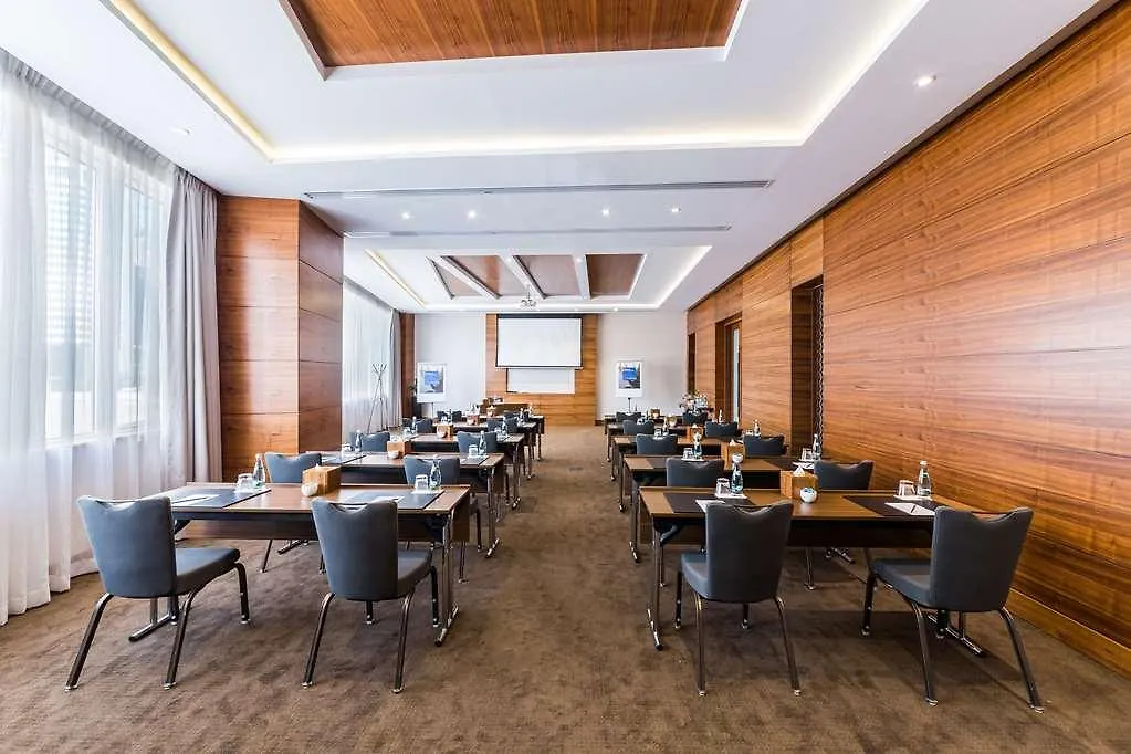 Radisson Blu Hotel. Dubai Waterfront