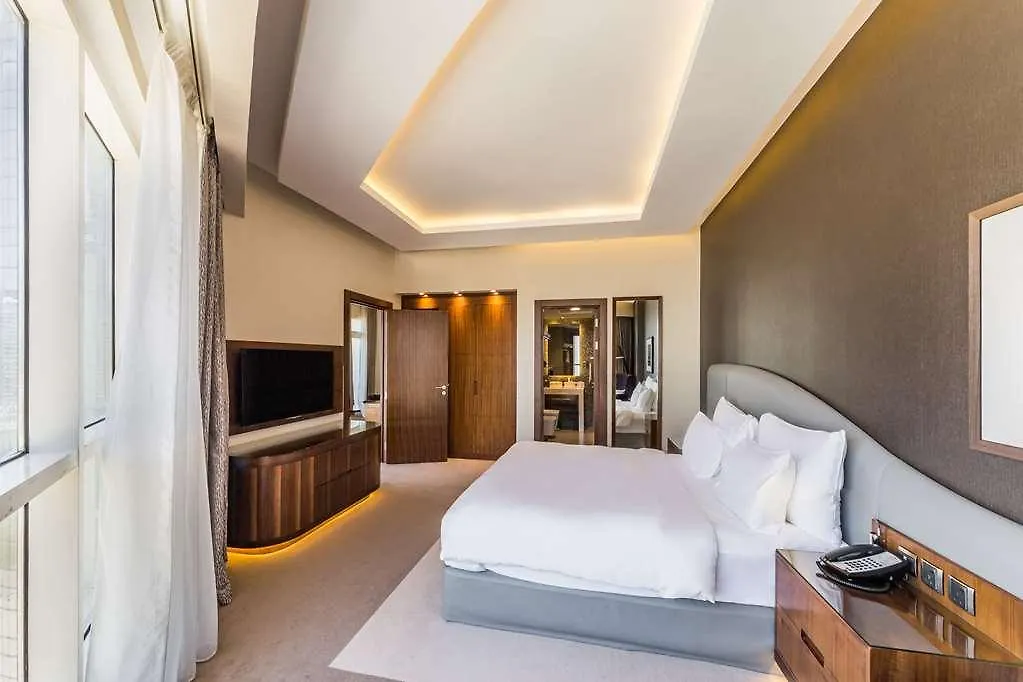 Radisson Blu Hotel. Dubai Waterfront Hotel